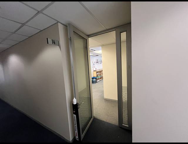 148M² OFFICE TO LET IN PINELANDS